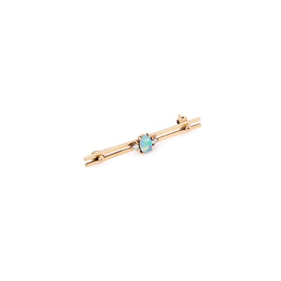 Lot 877 - A 9CT YELLOW GOLD OPAL AND DIAMOND BAR BROOCH