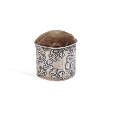 Lot 490 - AN EDWARDIAN SILVER PIN-CUSHION