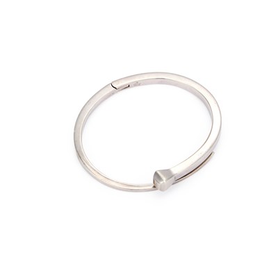 Lot 909 - A GUCCI SILVER CHIODO NAIL BANGLE