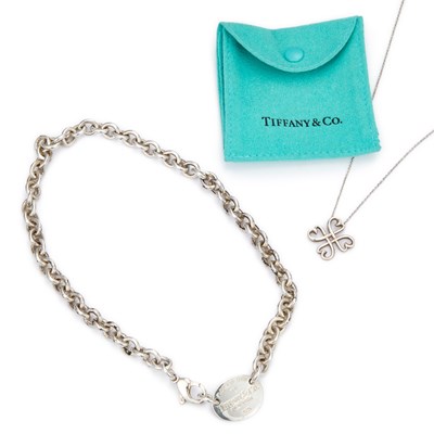 Lot 895 - A TIFFANY & CO SILVER PENDANT NECKLACE