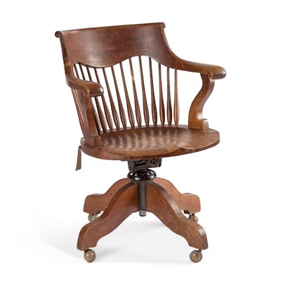 Lot 1238 - AN EARLY 20TH CENTURY OAK DESK CHAIR