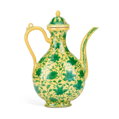 Lot 492 - A CHINESE YELLOW-GROUND EWER
