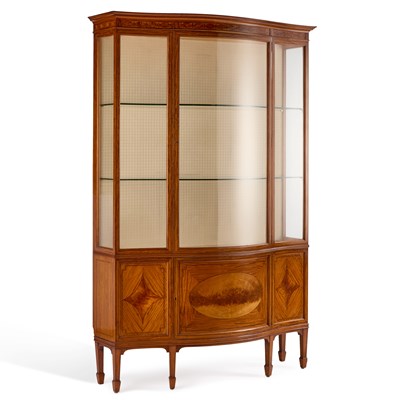 Lot 1182 - AN EDWARDIAN SATINWOOD SERPENTINE VITRINE