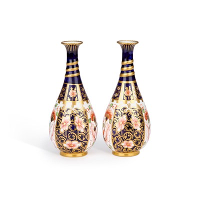 Lot 118 - A PAIR OF ROYAL CROWN DERBY IMARI VASES