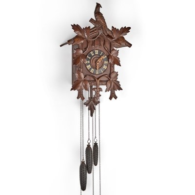 Lot 1159 - AN EARLY 20TH CENTURY BLACK FOREST CUCKOO CLOCK
