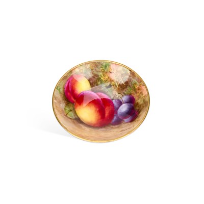 Lot 275 - A ROYAL WORCESTER FRUIT PAINTED PIN DISH