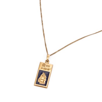 Lot 916 - A LIMITED EDITION ROYAL MINT 9CT GOLD INGOT PENDANT ON CHAIN