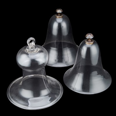 Lot 85 - A PAIR OF BELL-SHAPED GLASS CLOCHES