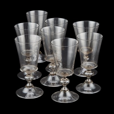 Lot 106 - A SET OF EIGHT VENETIAN WINE GLASSES