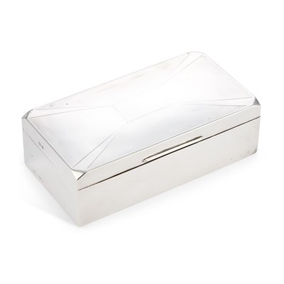 Lot 315 - AN ART DECO SILVER CIGARETTE BOX