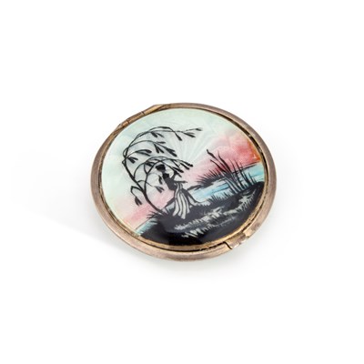 Lot 377 - AN EARLY 20TH CENTURY SILVER AND GUILLOCHÉ ENAMEL COMPACT