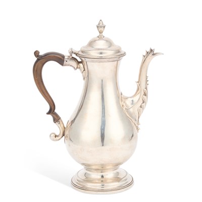 Lot 422 - A GEORGE III SILVER COFFEE POT