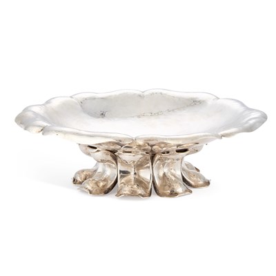 Lot 342 - CHARLES BOYTON (1885-1958), A SILVER CENTREPIECE
