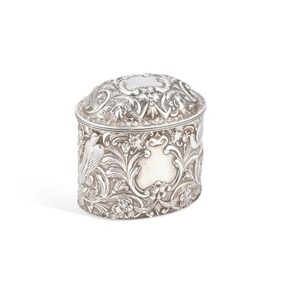 Lot 409 - A VICTORIAN SILVER TEA CADDY