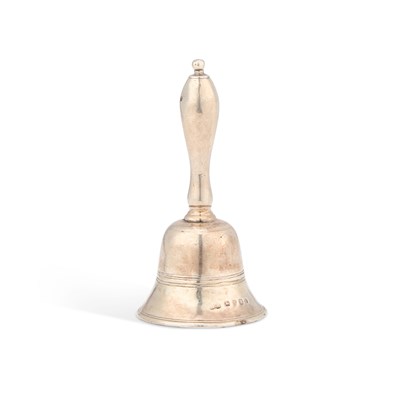 Lot 435 - A GEORGE III SILVER TABLE BELL