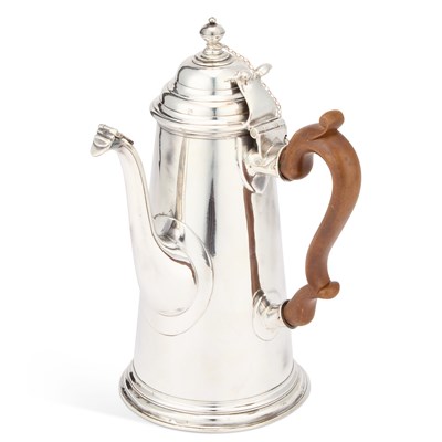 Lot 457 - A QUEEN ANNE SILVER SIDE-HANDLED COFFEE POT
