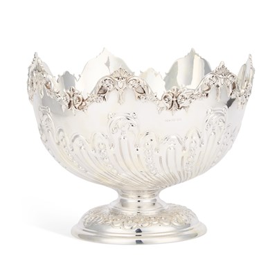 Lot 311 - A LARGE EDWARDIAN SILVER PUNCH BOWL
