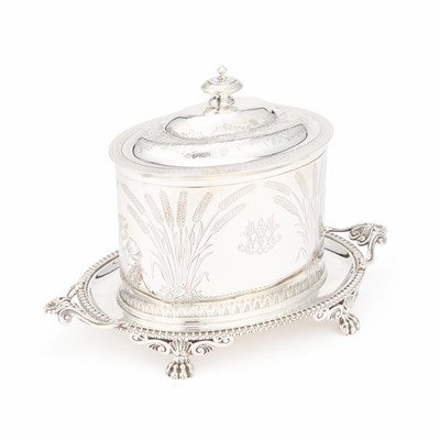 Lot 388 - A FINE VICTORIAN SILVER BISCUIT BOX