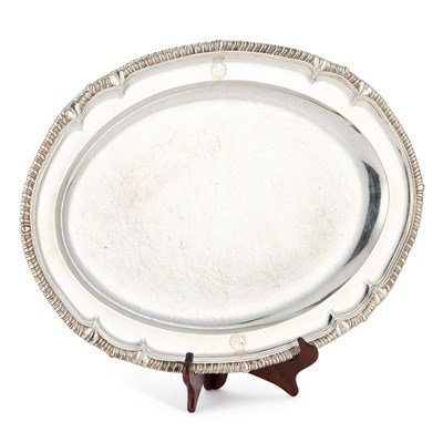 Lot 445 - A LARGE GEORGE III SILVER MEAT DISH