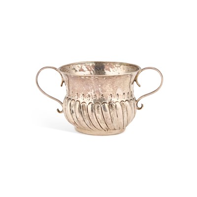 Lot 455 - A QUEEN ANNE SILVER 'TOY' MINIATURE PORRINGER