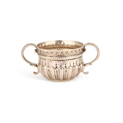 Lot 453 - A GEORGE III SILVER 'TOY' MINIATURE PORRINGER