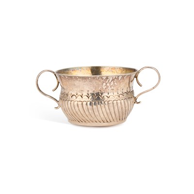 Lot 466 - A QUEEN ANNE SILVER 'TOY' MINIATURE PORRINGER