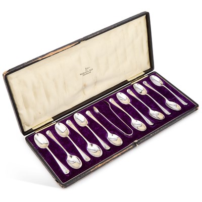 Lot 340 - A SET OF TWELVE GEORGE V SILVER TEASPOONS