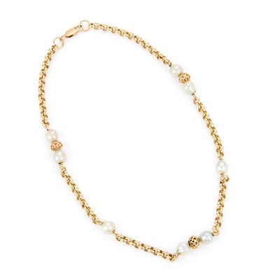 Lot 700 - A 9 CARAT GOLD CULTURED PEARL NECKLACE