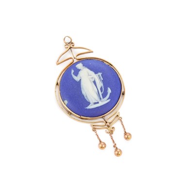 Lot 753 - A WEDGWOOD PENDANT