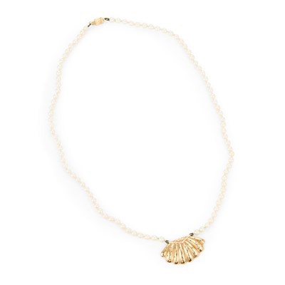Lot 733 - A CULTURED PEARL PENDANT NECKLACE
