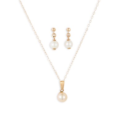 Lot 654 - A CULTURED PEARL PENDANT AND EARRING SET