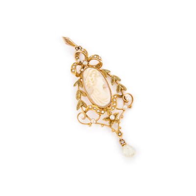 Lot 766 - A CAMEO PENDANT