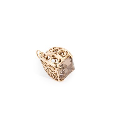 Lot 669 - A 9 CARAT GOLD SMOKY QUARTZ FOB PENDANT