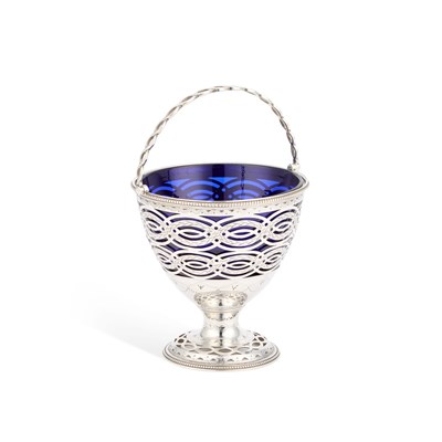 Lot 438 - A GEORGE III SILVER SUGAR BASKET