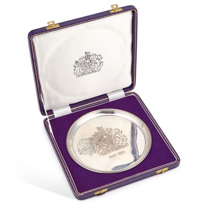 Lot 313 - A LIMITED EDITION COMMEMORATIVE SILVER PLATE