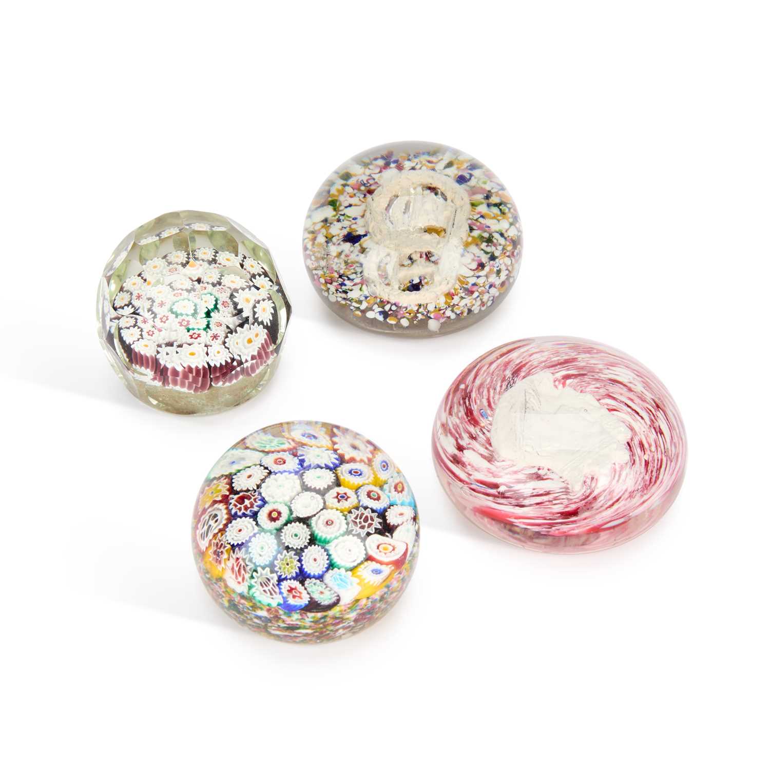 Lot 34 - A COLLECTION OF FRENCH GLASS PAPERWEIGHTS