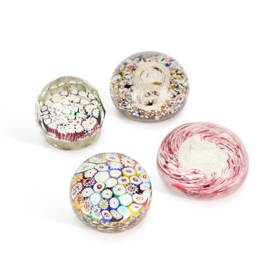 Lot 75 - A COLLECTION OF FRENCH GLASS PAPERWEIGHTS