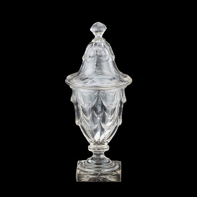 Lot 110 - A FRENCH CUT GLASS BONBONIERE AND COVER