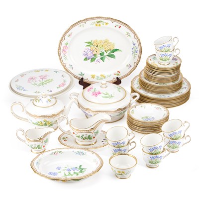 Lot 220 - A ROYAL WORCESTER SANDRINGHAM PATTERN SERVICE
