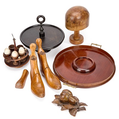 Lot 1086 - A GROUP OF TREEN