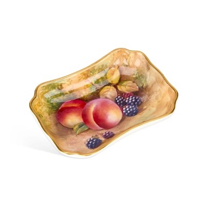 Lot 218 - A ROYAL WORCESTER FRUIT PIN TRAY