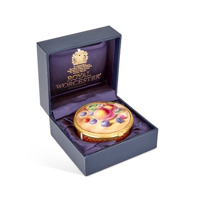 Lot 219 - A ROYAL WORCESTER FRUIT PAINTED TRINKET BOX