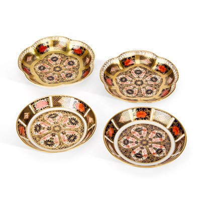 Lot 182 - A GROUP OF ROYAL CROWN DERBY DISHES
