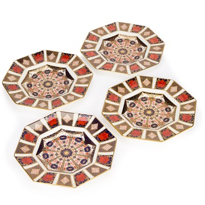 Lot 160 - A SET OF FOUR ROYAL CROWN DERBY TEA PLATES
