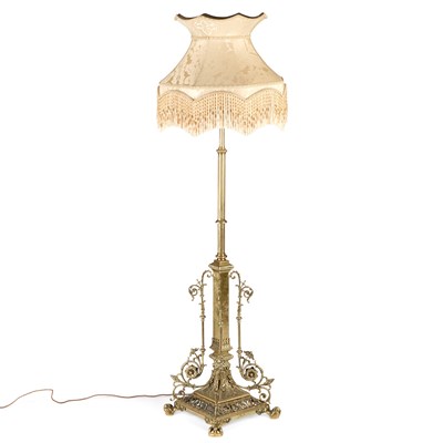 Lot 948 - AN EARLY 20TH CENTURY BRASS ADJUSTABLE STANDARD LAMP