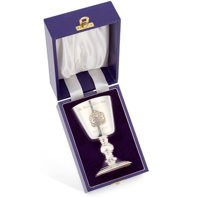 Lot 341 - AN ELIZABETH II SILVER COMMEMORATIVE GOBLET