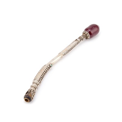 Lot 257 - AN OTTOMAN HUQQA MOUTHPIECE WITH CHERRY AMBER BAKELITE