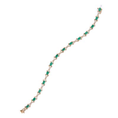 Lot 693 - A 9 CARAT GOLD EMERALD AND DIAMOND BRACELET