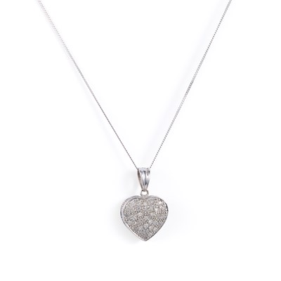 Lot 653 - A 9 CARAT WHITE GOLD DIAMOND PENDANT ON CHAIN