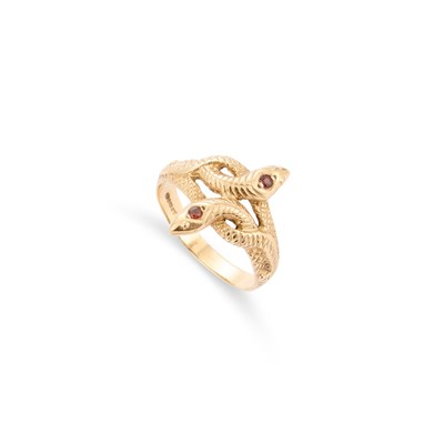 Lot 714 - A 9 CARAT GOLD GARNET SNAKE RING